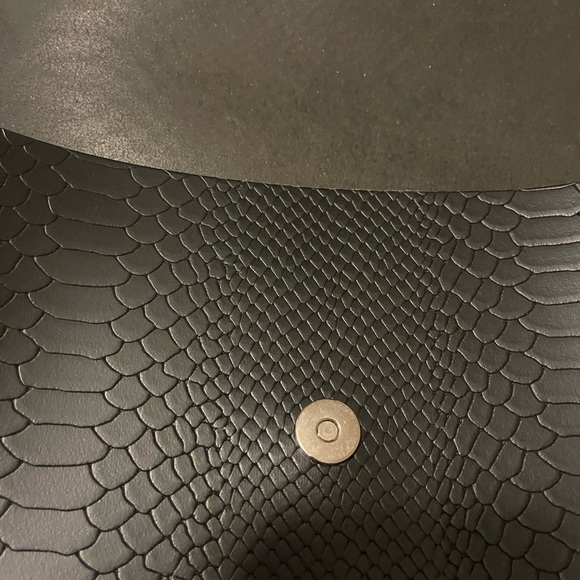 Brit-Stitch Black Reptile Patterned Leather Crossbody Satchel Messenger Bag EUC - Picture 7 of 10